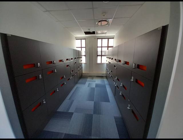 1,090M² OFFICE TO LET IN BRYANSTON
